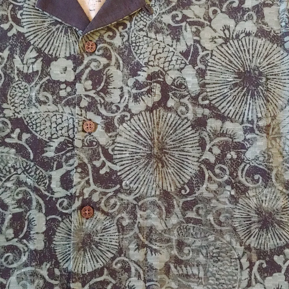 Tommy Bahama 100% Silk Koi Graphic Button Down Shirt Size XL - Picture 4 of 6